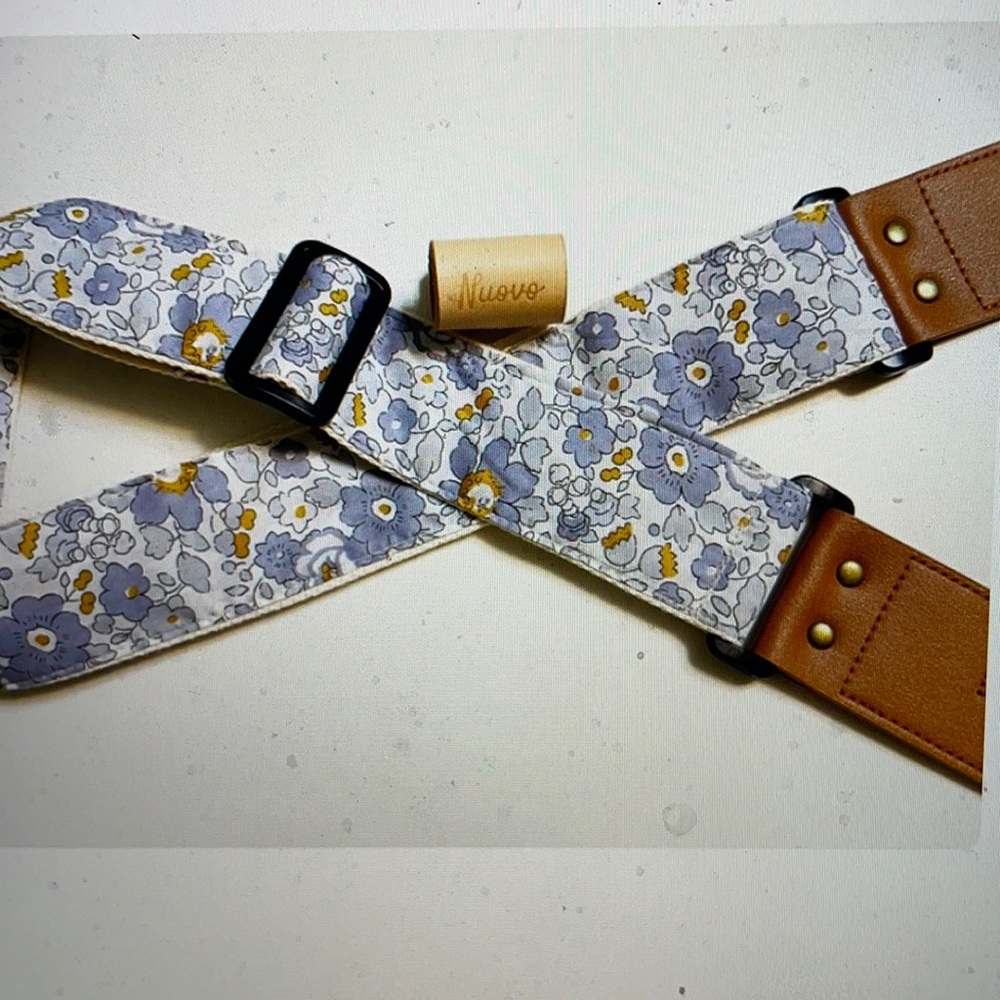 NuovoDesign L l B E R T Y Floral Design  Guitar strap